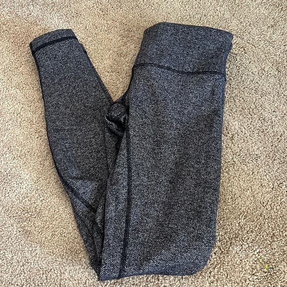 Lululemon leggings size 6 - Picture 1 of 7